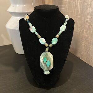 Elegant bead necklace